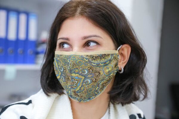 Шелковый карантин и маски для Франции: как фабрика в Бухаре борется с эпидемией Шелковый карантин и маски для Франции: как фабрика в Бухаре борется с эпидемией - Sputnik Узбекистан