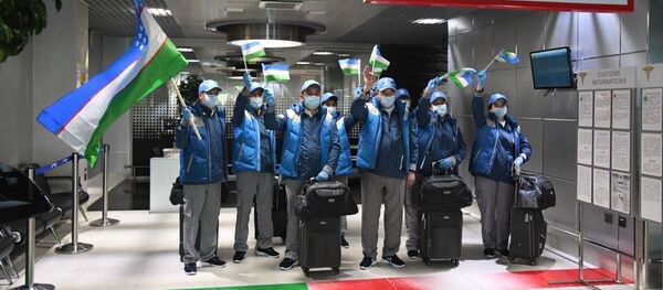 Группа узбекских врачей отправилась в Таджикистан, чтобы помочь в борьбе с коронавирусной инфекцией Группа узбекских врачей отправилась в Таджикистан, чтобы помочь в борьбе с коронавирусной инфекцией - Sputnik Ўзбекистон