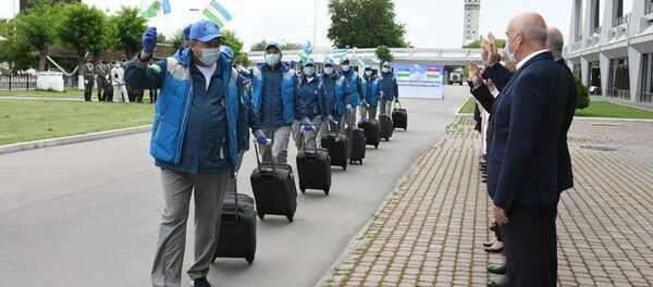 Группа узбекских врачей отправилась в Таджикистан, чтобы помочь в борьбе с коронавирусной инфекцией Группа узбекских врачей отправилась в Таджикистан, чтобы помочь в борьбе с коронавирусной инфекцией - Sputnik Ўзбекистон
