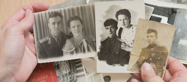 Подготовка к участию в акции Бессмертный полк онлайн - Sputnik Узбекистан