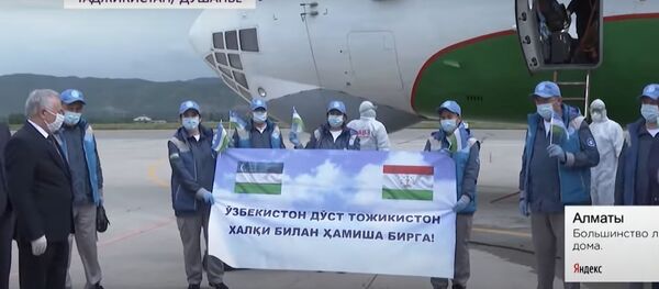 В Душанбе идет строительство мобильного госпиталя при помощи Узбекистана - видео - Sputnik Узбекистан