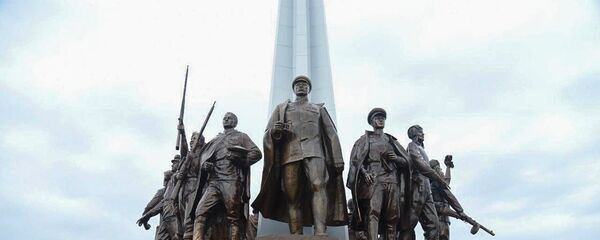 Памятник в Парке Победы в Ташкенте - Sputnik Узбекистан