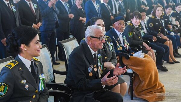 Ветераны войны на встрече с президентом Шавкатом Мирзиёевым - Sputnik Узбекистан