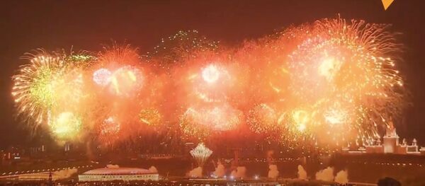 Праздничный салют над Москвой в честь Дня Победы - Sputnik Узбекистан