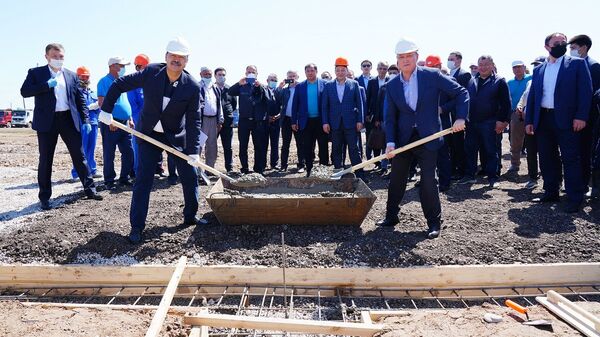 Премьеры Узбекистана и Казахстана посетили пострадавшие районы Мактаарала Премьеры Узбекистана и Казахстана посетили пострадавшие районы Мактаарала - Sputnik Узбекистан