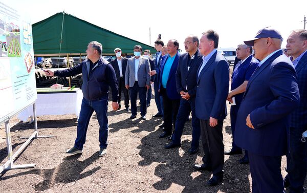Премьеры Узбекистана и Казахстана дали старт строительству нового микрорайона в Туркестанской области - Sputnik Узбекистан
