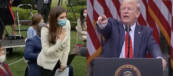 Trump angrily exits press conference after being challenged by female reporters - Sputnik Узбекистан