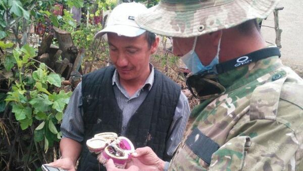 Военнослужащие возвращают деньги и драгоценности, которые были утеряны во время наводнения - Sputnik Узбекистан