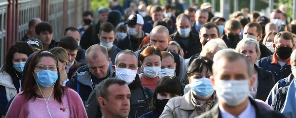 Пассажиры на платформе Курского вокзала в Москве Пассажиры на платформе Курского вокзала в Москве - Sputnik Ўзбекистон