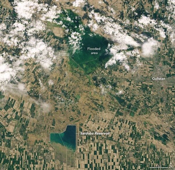 NASA опубликовало спутниковые снимки последствия наводнения в Сырдарье - Sputnik Узбекистан