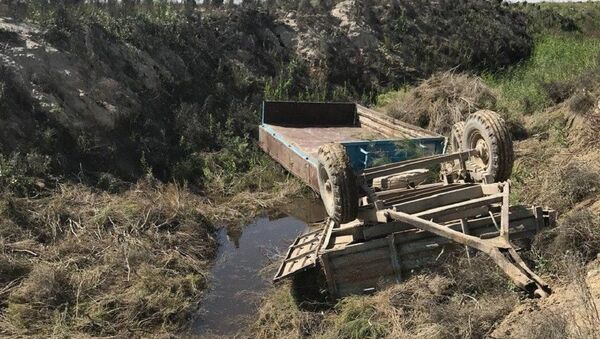 V Buxarskoy oblasti pritsep traktora oprokinulsya v kanal: dve jenshini pogibli - Sputnik O‘zbekiston