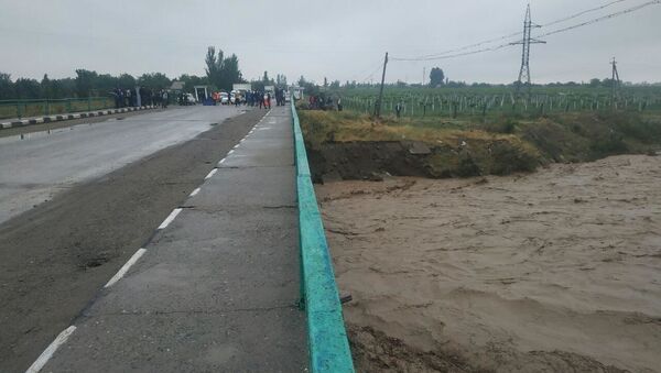 В Сурхандарьинской области наводнение: эвакуировано 900 человек - Sputnik Ўзбекистон