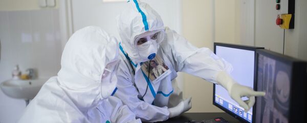 Vrachi v kabinete kompyuternoy tomografii meditsinskogo issledovatelskogo sentra Vrachi v kabinete kompyuternoy tomografii meditsinskogo issledovatelskogo sentra - Sputnik O‘zbekiston