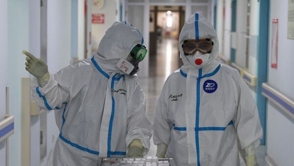 Медицинские работники в красной зоне госпиталя  - Sputnik Ўзбекистон