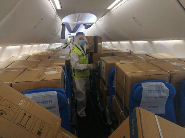 Узбекистан получил гуманитарный груз из Китая для борьбы с COVID-19 - Sputnik Узбекистан