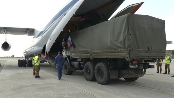 Российские военные специалисты возвращаются из Италии  - Sputnik Узбекистан