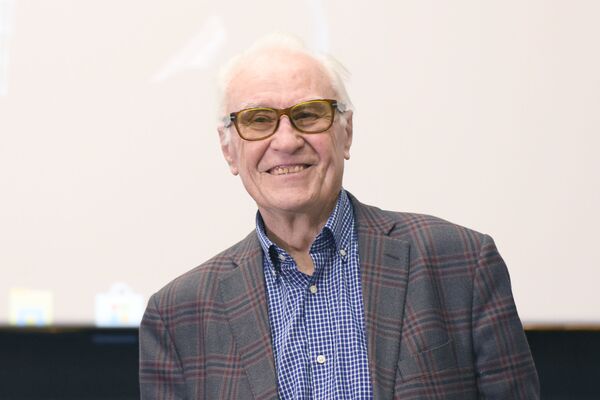 Премьера Али Хамраева: эхо войны, живой Собир Рахимов и возвращение домой Премьера Али Хамраева: эхо войны, живой Собир Рахимов и возвращение домой - Sputnik Узбекистан