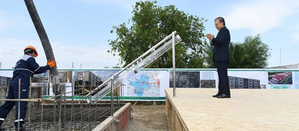 Визит президента Узбекистана Шавката Мирзиёева в Сырдарьинскую область Визит президента Узбекистана Шавката Мирзиёева в Сырдарьинскую область - Sputnik Ўзбекистон