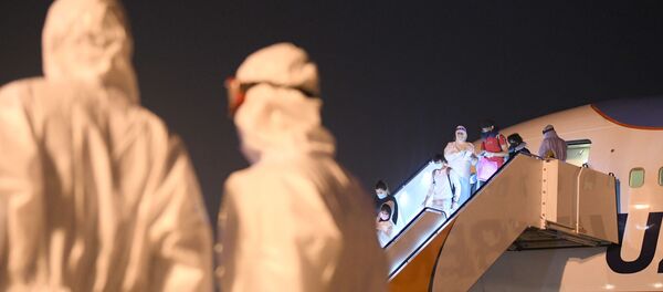 Узбекистан возвращает чартерными рейсами своих граждан - Sputnik Узбекистан
