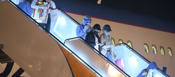 Узбекистан возвращает чартерными рейсами застрявших за рубежом граждан из-за коронавируса Узбекистан возвращает чартерными рейсами застрявших за рубежом граждан из-за коронавируса - Sputnik Ўзбекистон