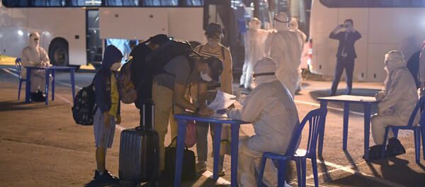 Узбекистан возвращает чартерными рейсами застрявших за рубежом граждан из-за коронавируса Узбекистан возвращает чартерными рейсами застрявших за рубежом граждан из-за коронавируса - Sputnik Ўзбекистон