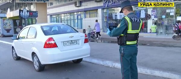 В Ташкенте неправильную парковку начали фиксировать с помощью планшетов - Sputnik Узбекистан