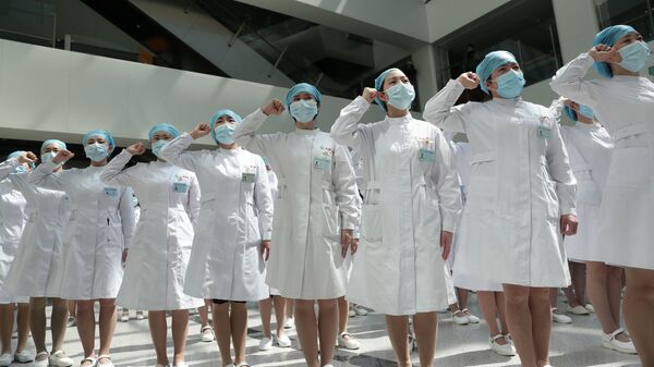 Медсестры во время мероприятия по случаю Международного дня медсестер в больнице, Китай - Sputnik Узбекистан