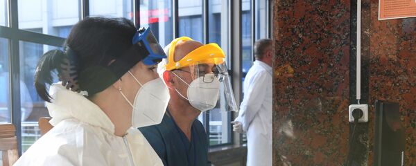 Работники железнодорожного вокзала проводят мониторинг  - Sputnik Узбекистан