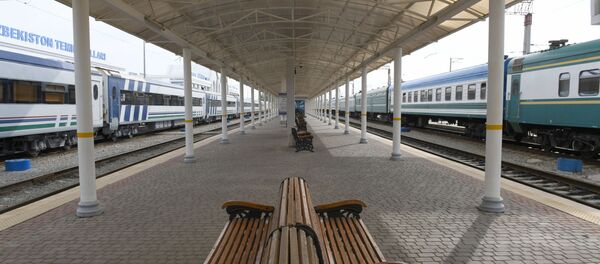 Платформа железнодорожного вокзала в Ташкенте - Sputnik Узбекистан