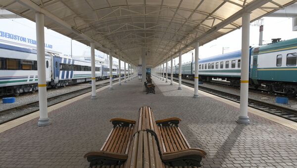 Платформа железнодорожного вокзала в Ташкенте - Sputnik Узбекистан