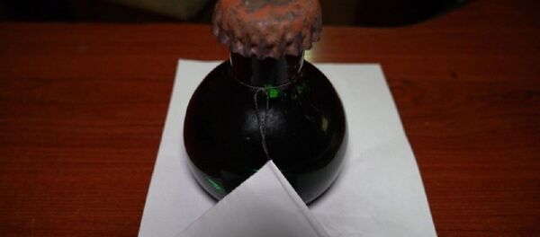 В Навои 70-летний мужчина пытался продать почти 5,5 кг ртути за 26 тыс. долларов В Навои 70-летний мужчина пытался продать почти 5,5 кг ртути за 26 тыс. долларов - Sputnik Ўзбекистон