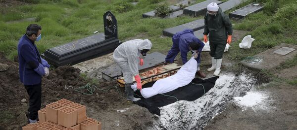 Похороны человека, скончавшегося от COVID-19 Похороны человека, скончавшегося от COVID-19 - Sputnik Ўзбекистон