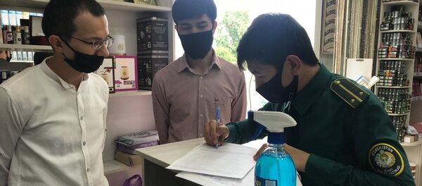 В Ташкенте стали чаще штрафовать за отсутствие масок В Ташкенте стали чаще штрафовать за отсутствие масок - Sputnik Ўзбекистон