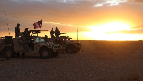 Американские военнослужащие в районе населенного пункта Эт-Танф, Сирия - Sputnik Узбекистан
