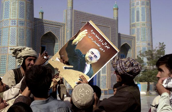 Непотопляемый генерал Афганистана — биография Абдул-Рашида Дустума - Sputnik Узбекистан