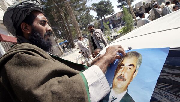 Плакат с изображением кандидата в президенты Афганистана генерала Рашид Достума. октябрь 2004 - Sputnik Узбекистан