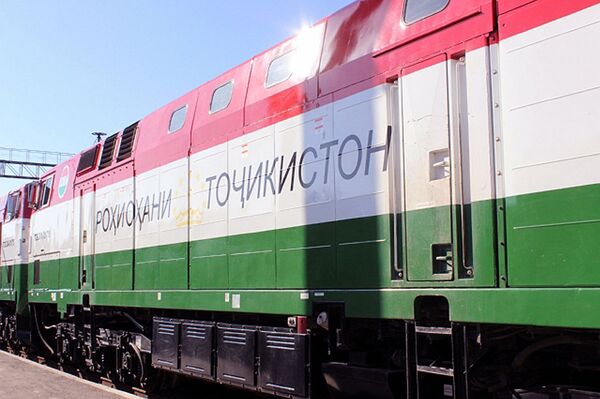 Таджикистан направил в Сырдарьинскую область вагоны со стройматериалами - Sputnik Узбекистан