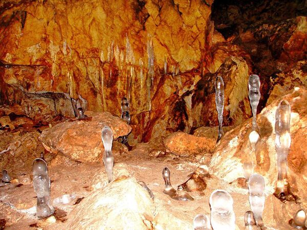 Кашкулакская пещера (пещера Черного Дьявола), Хакасия - Sputnik Узбекистан