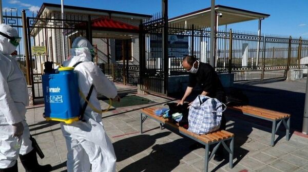 Узбекистанцы, освободившиеся из тюрьмы в Туркменистане, вернулись домой  - Sputnik Узбекистан