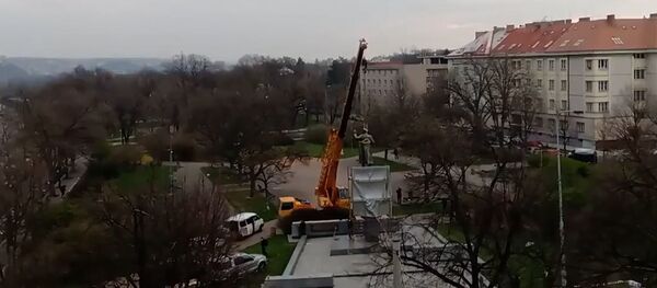 Чехия маршал Конев ҳайкалини Россияга қайтаришдан бош тортди Чехия маршал Конев ҳайкалини Россияга қайтаришдан бош тортди - Sputnik Ўзбекистон