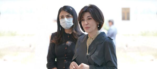 Ziroat Mirziyoyeva posetila jiteley Sirdarinskoy oblasti, evakuirovannix iz zoni bedstviya - Sputnik O‘zbekiston