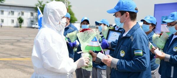 Достойно встретили медиков оказавших помощь Таджикистану Достойно встретили медиков оказавших помощь Таджикистану - Sputnik Ўзбекистон
