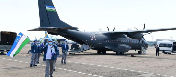 Встреча врачей, вернувшихся их Таджикистана - Sputnik Узбекистан