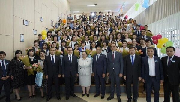 В Ташкента наградили учителей, участвовавших в проекте Online-maktab - Sputnik Узбекистан