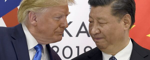 Президент США Дональд Трамп и председатель КНР Си Цзиньпин в ходе встречи на саммите G20 в Осаке. 29 июня 2019 - Sputnik Узбекистан