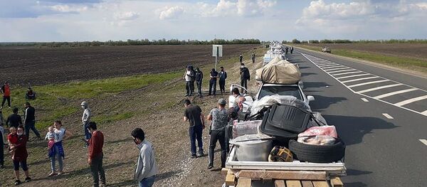 Очередь автомобилей на границе с Казахстаном Очередь автомобилей на границе с Казахстаном - Sputnik Ўзбекистон