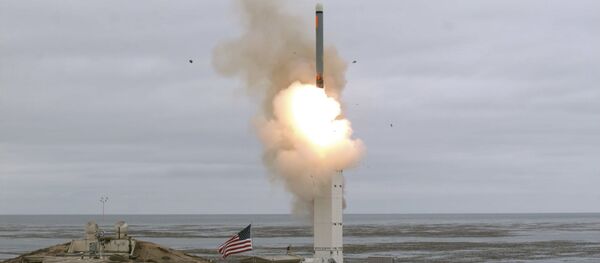 Трамп АҚШ очиқ осмон шартномасидан чиқиши ҳақида эълон қилди Трамп АҚШ очиқ осмон шартномасидан чиқиши ҳақида эълон қилди - Sputnik Ўзбекистон