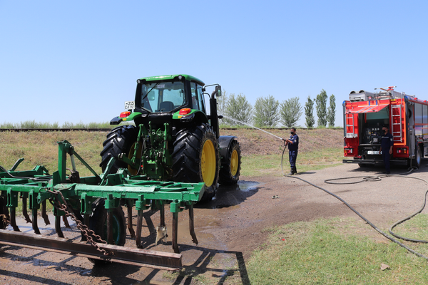 МЧС Узбекистана направило в Казахстан 20 единиц спецтехники  - Sputnik Узбекистан