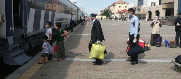 Начал курсировать дополнительный поезд Ташкент - Андижан - Ташкент Начал курсировать дополнительный поезд Ташкент - Андижан - Ташкент - Sputnik Ўзбекистон