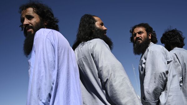 Zaklyuchennie talibi vo vremya ix osvobojdeniya iz turmi Bagram, Afganistan - Sputnik O‘zbekiston